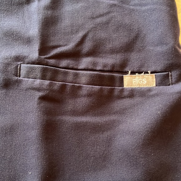 Figs technical collection scrub top with two pockets - Picture 3 of 3